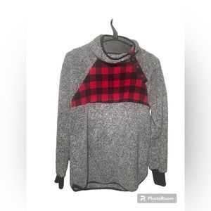 Gray and Buffalo plaid fuzzy Sherpa pullover sweater size small